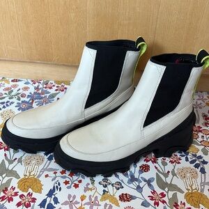 Sorel Waterproof Chelsea Lug Boots (Women’s 8.5)
